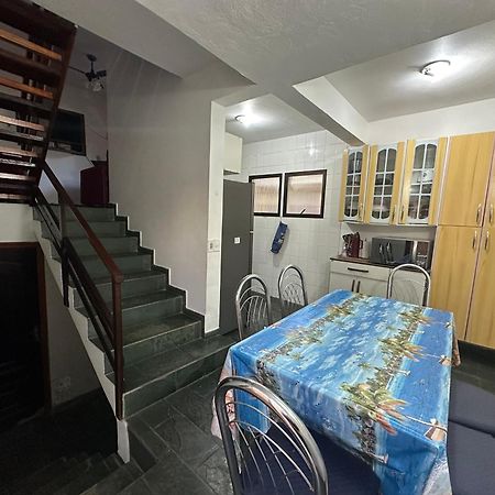 Triplex Piscina Churrasqueira Lava E Seca Wi-Fi E 2 Tvs Em Condominio Com 90M2 No Centro De อูบาตูบา ภายนอก รูปภาพ